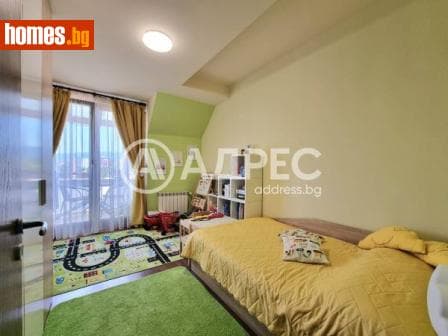 Тристаен, 106m²