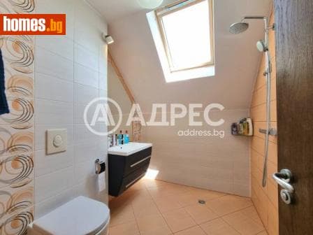 Тристаен, 106m²