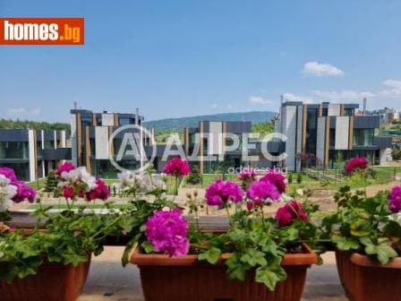 Тристаен, 106m²
