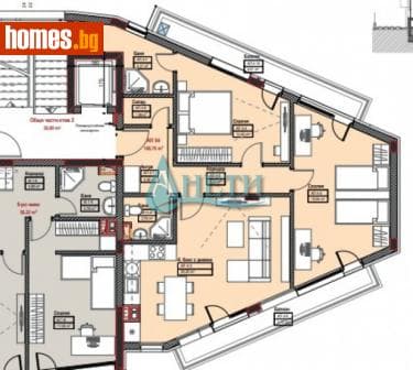 Тристаен, 121m²