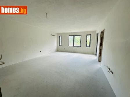Тристаен, 152m²