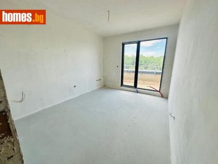 Тристаен, 152m²
