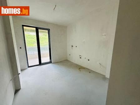 Тристаен, 152m²