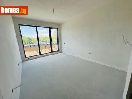 Тристаен, 152m²