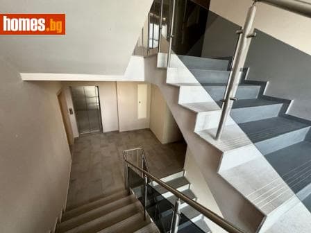 Тристаен, 152m²