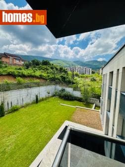 Тристаен, 152m²