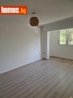 Тристаен, 60m²