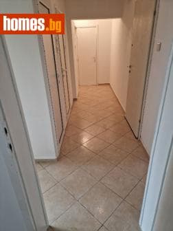 Тристаен, 60m²