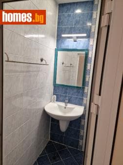 Тристаен, 60m²