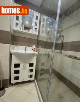 Тристаен, 67m²