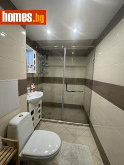 Тристаен, 67m²