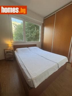 Тристаен, 67m²