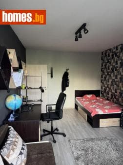 Тристаен, 67m²