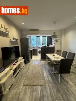 Тристаен, 67m²