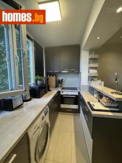 Тристаен, 67m²