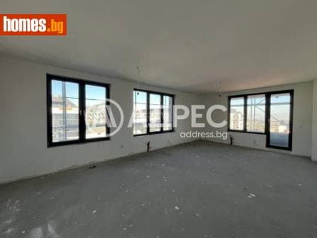 Тристаен, 131m²