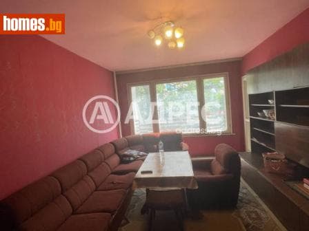 Тристаен, 80m²