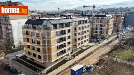 Тристаен, 81m²