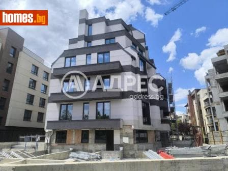 Тристаен, 96m²