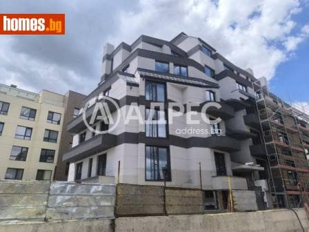 Тристаен, 96m²