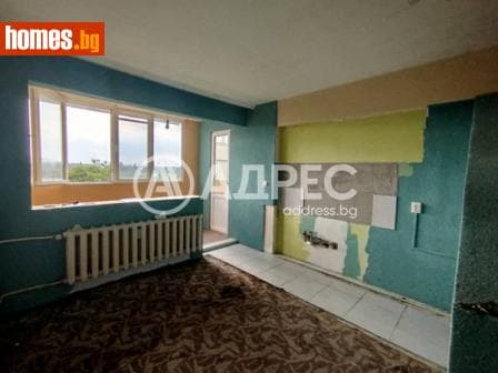 Тристаен, 101m²