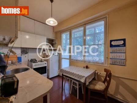 Тристаен, 75m²