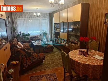 Тристаен, 107m²