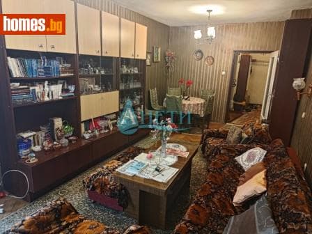 Тристаен, 107m²