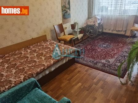 Тристаен, 107m²