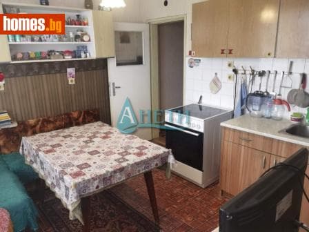 Тристаен, 107m²