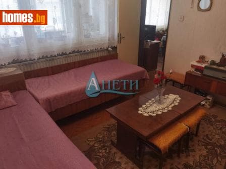 Тристаен, 107m²