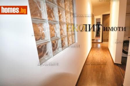 Тристаен, 137m²