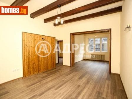 Тристаен, 84m²