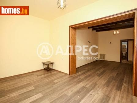 Тристаен, 84m²