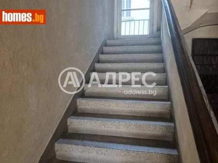Тристаен, 84m²