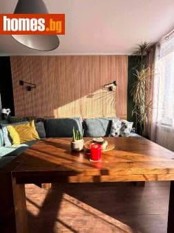 Тристаен, 90m²