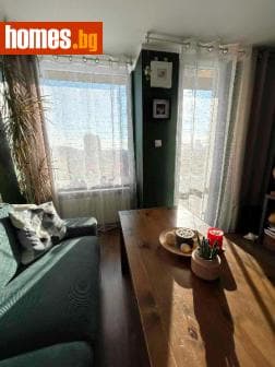 Тристаен, 90m²
