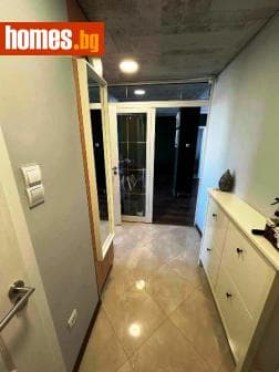 Тристаен, 90m²
