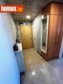 Тристаен, 90m²