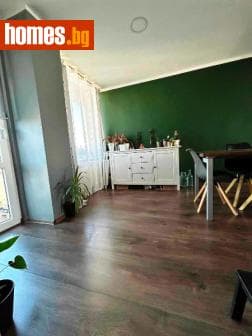 Тристаен, 90m²