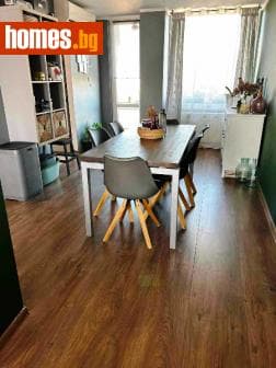 Тристаен, 90m²