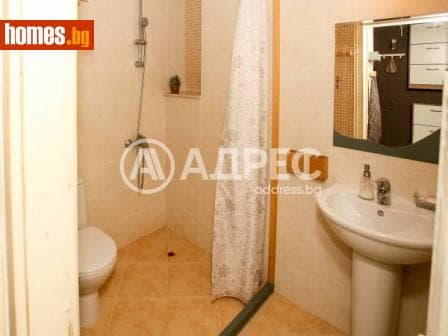 Тристаен, 74m²