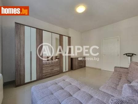 Тристаен, 83m²