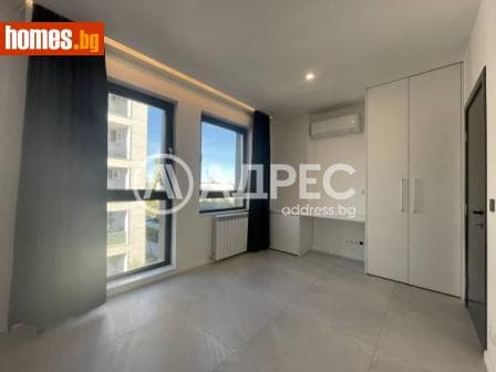 Тристаен, 94m²