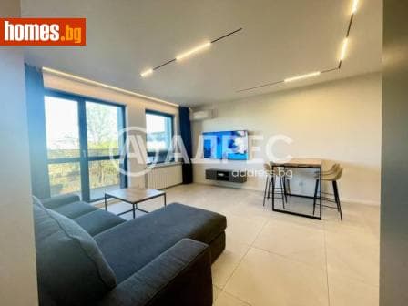 Тристаен, 93m²
