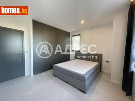 Тристаен, 93m²