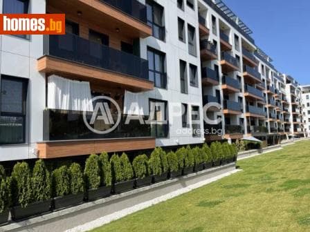 Тристаен, 93m²