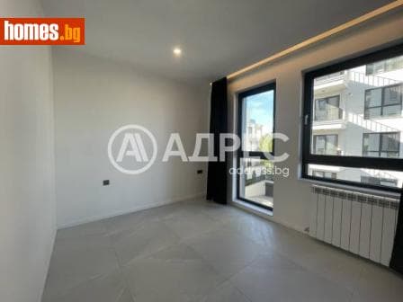 Тристаен, 93m²