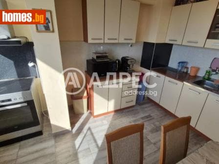Тристаен, 80m²