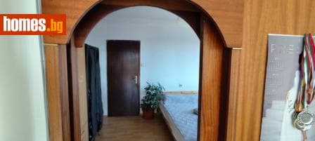 Тристаен, 90m²